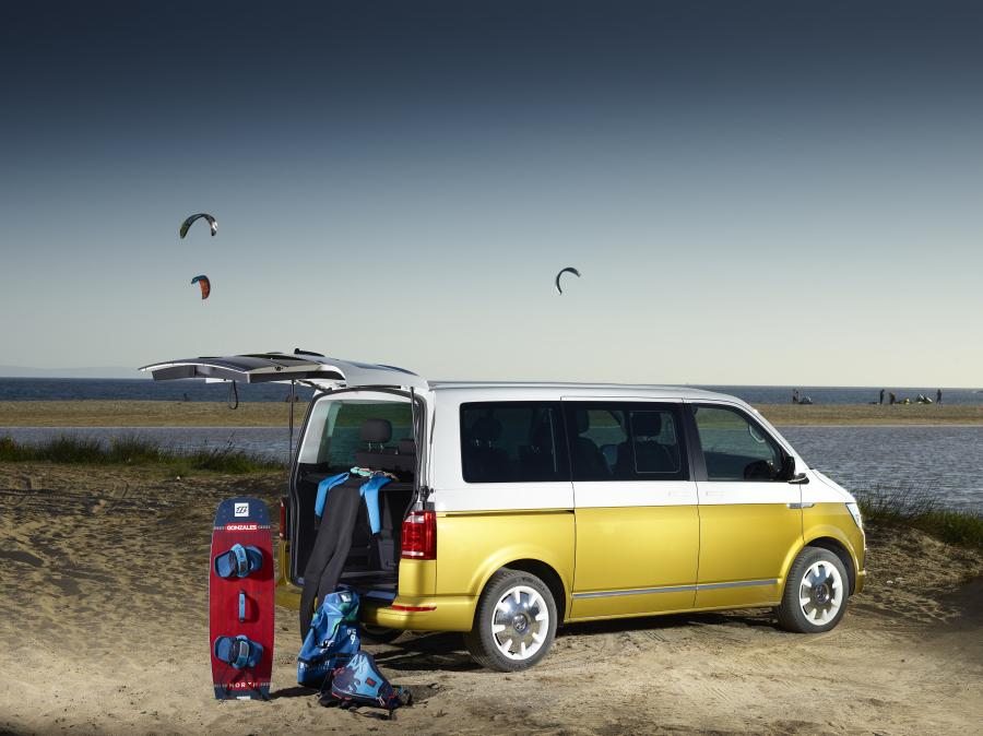  Volkswagen Multivan Bulli 70 Anniversary 2017 года  (фото 2 из 8)